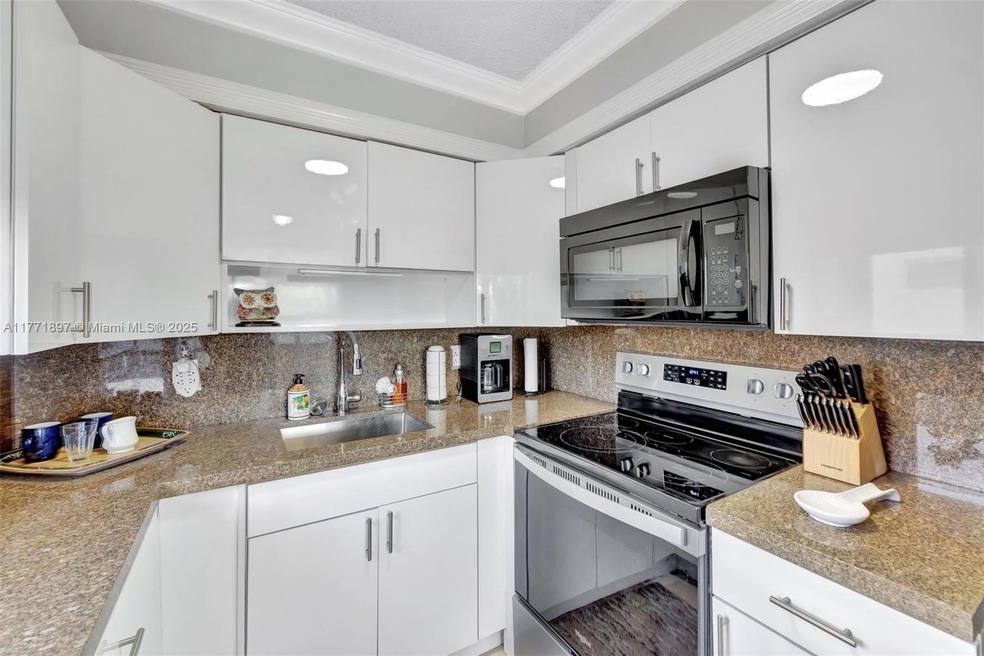 1012 SW 11th St unit 20N, Hallandale Beach, FL 33009 - photo 1