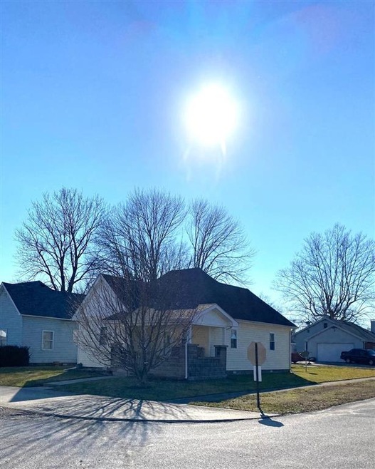 390 6th St NE, Linton, IN 47441 - photo 1