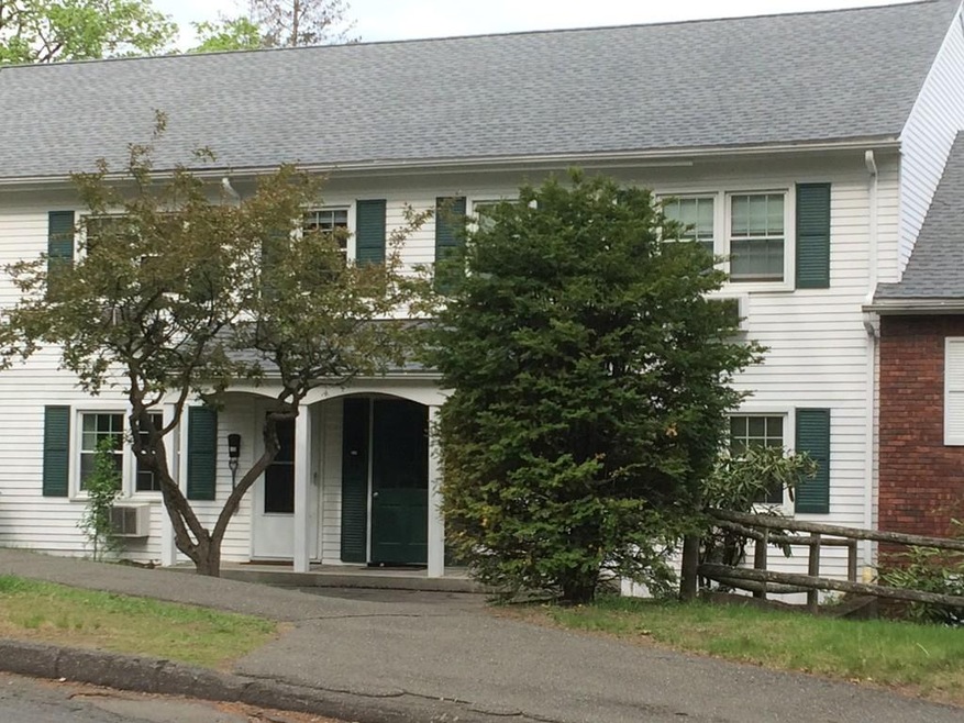 135B Round Hill Rd unit B, Northampton, MA 01060 - photo 1