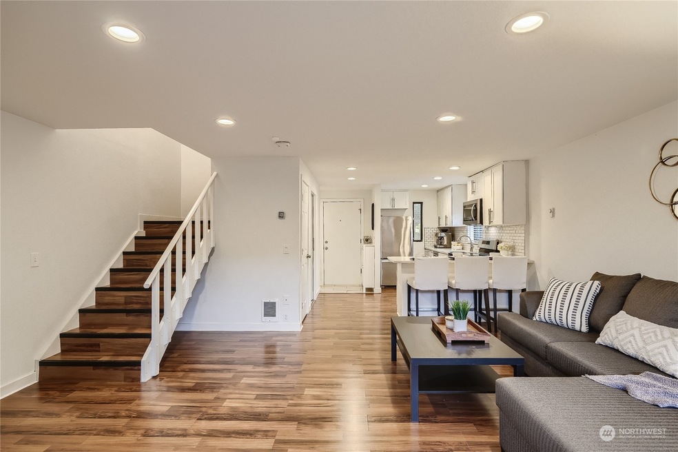 13700 37th Ave S unit D-48, Tukwila, WA 98168 - photo 1