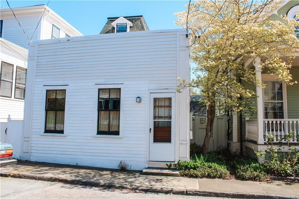12 Poplar St unit Cottage, Newport, RI 02840 - photo 1