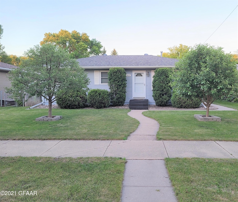 1415 S 20th St, Grand Forks, ND 58201 - photo 1