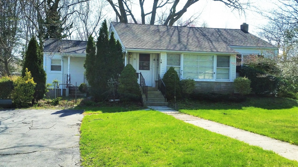 18 Center St Front 3