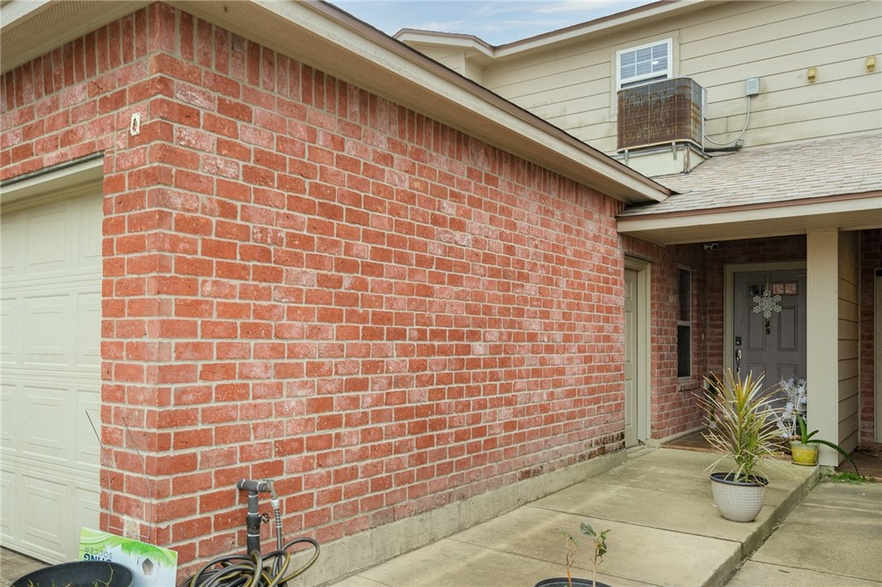 3 Bedroom 3.5 Baths 1855 SqFt Townhouse