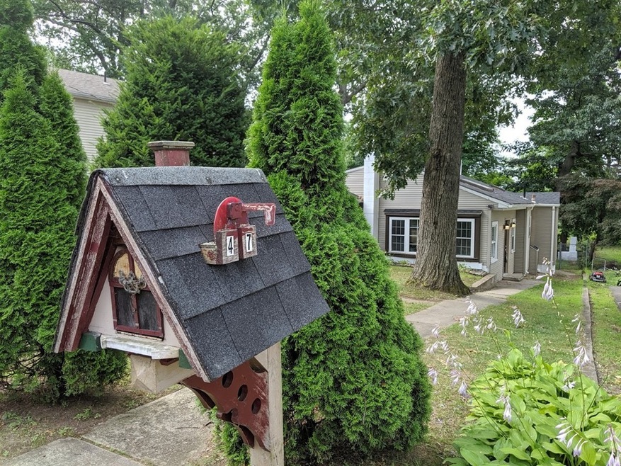 47 Glenmore St, Springfield, MA 01129 - photo 1