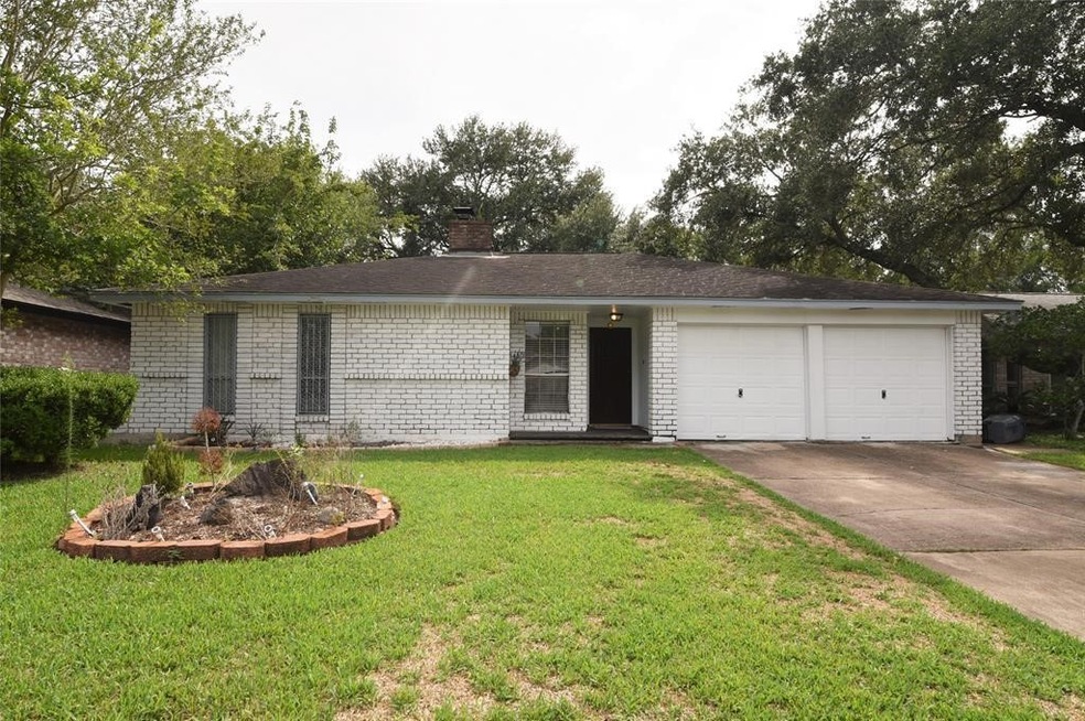 16714 Tibet Rd, Friendswood, TX 77546 - photo 1