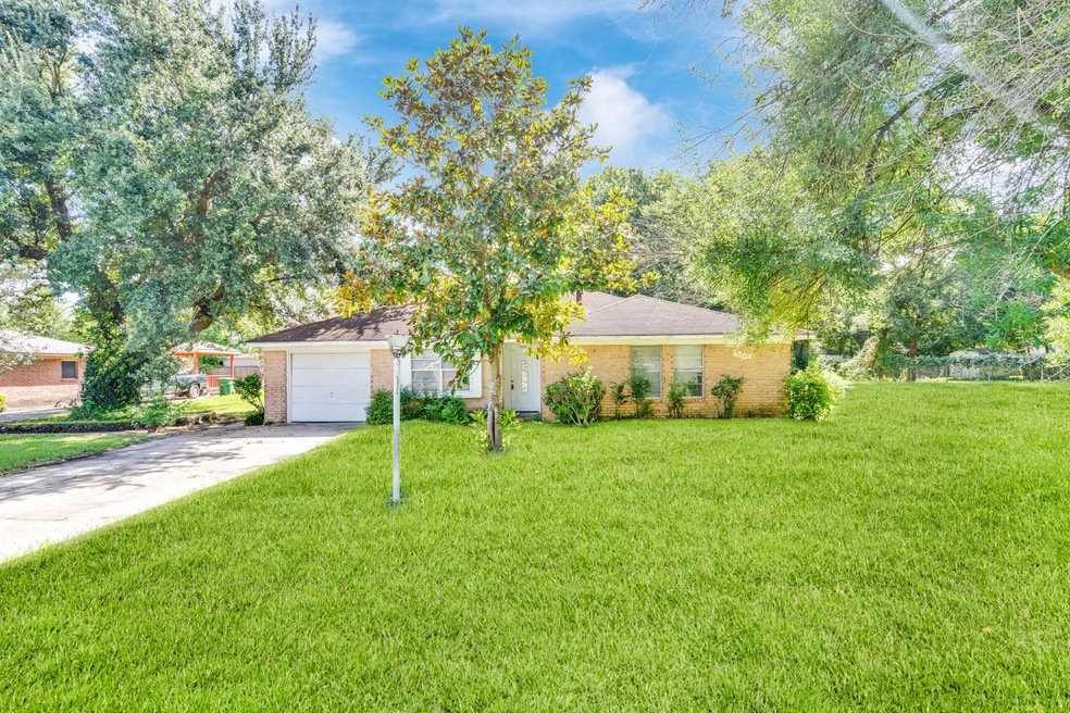 8534 Easter St, Houston, TX 77088 - photo 1