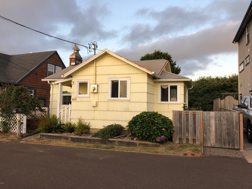3224 SW Beach Ave, Lincoln City, OR 97367 - photo 1
