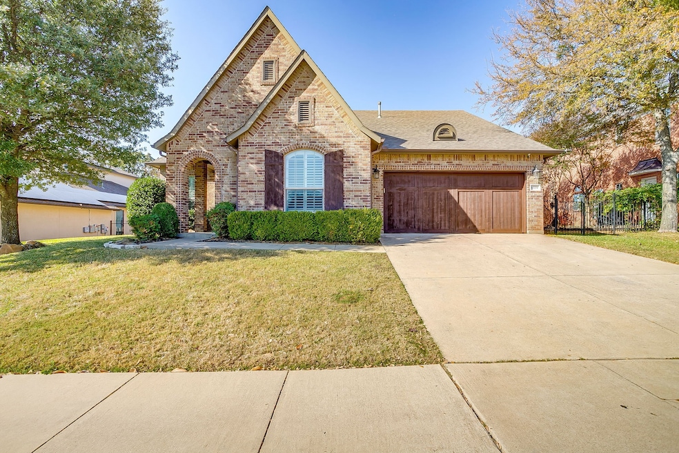 13704 Southern Oaks Dr, Burleson, TX 76028 - photo 1