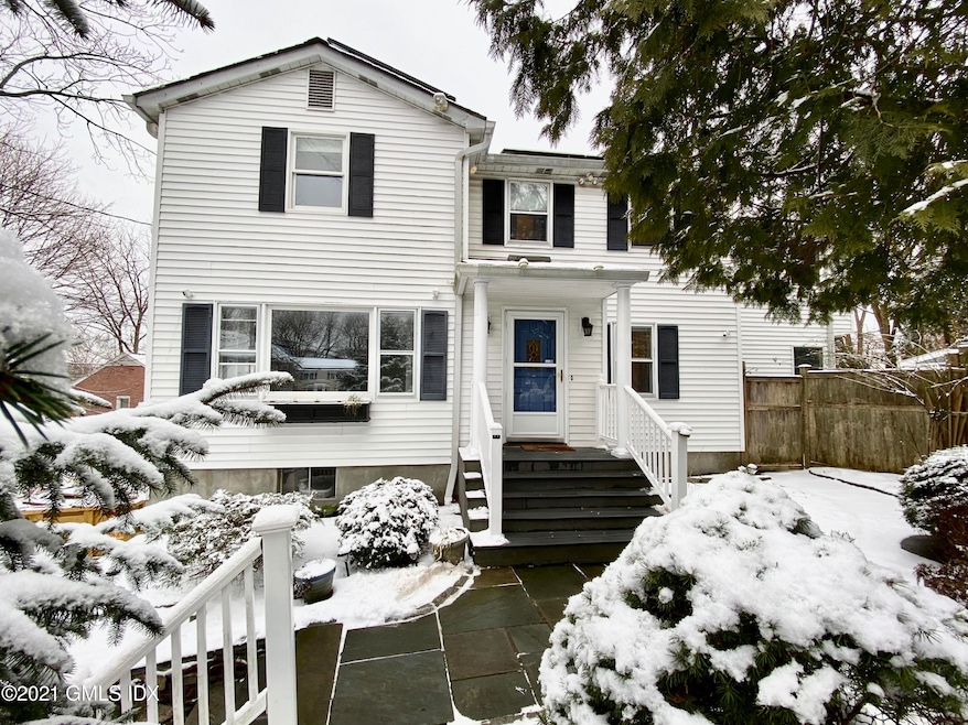 8 Sickle Bar Ln, Riverside, CT 06878 - photo 1