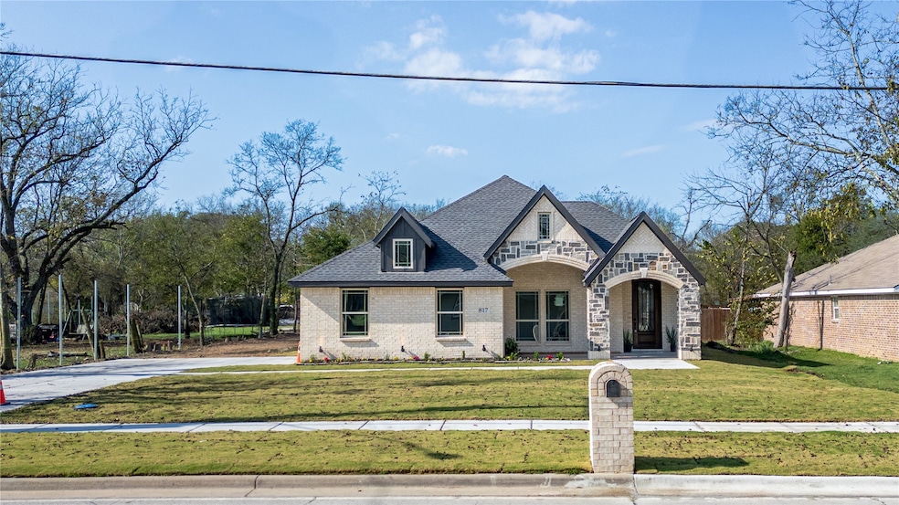 817 N Virginia St, Terrell, TX 75160 - photo 1