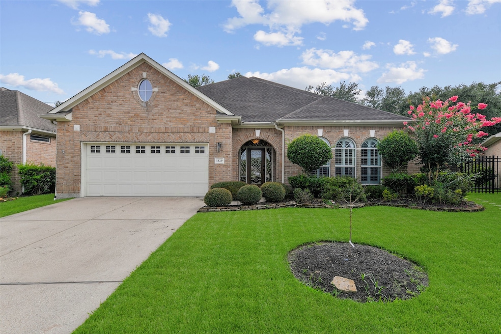 1529 Briar Bend Dr, Friendswood, TX 77546 - photo 1