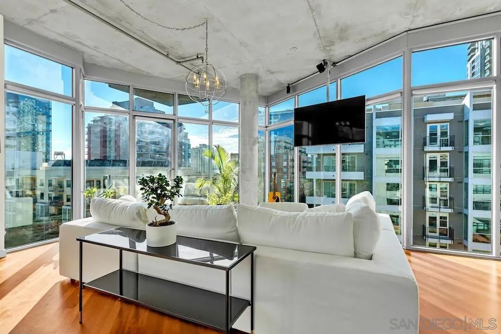 M2i unit 612, San Diego, CA 92101 - photo 1