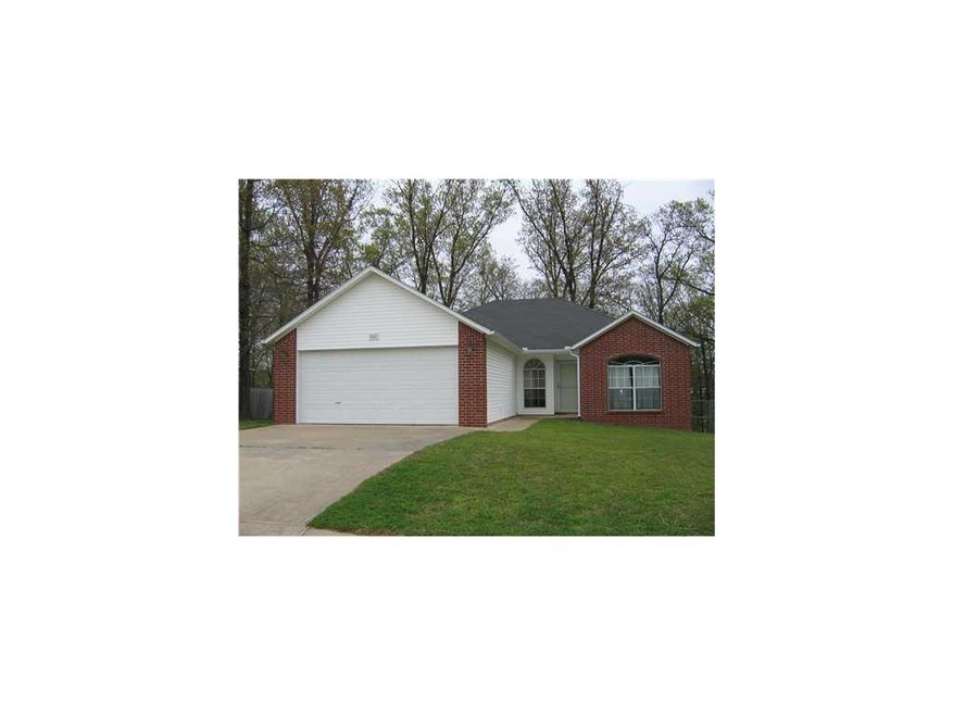 Welcome Home! Brick and vinyl siding home on a quiet culdesac in great condition, waiting for you to call it home