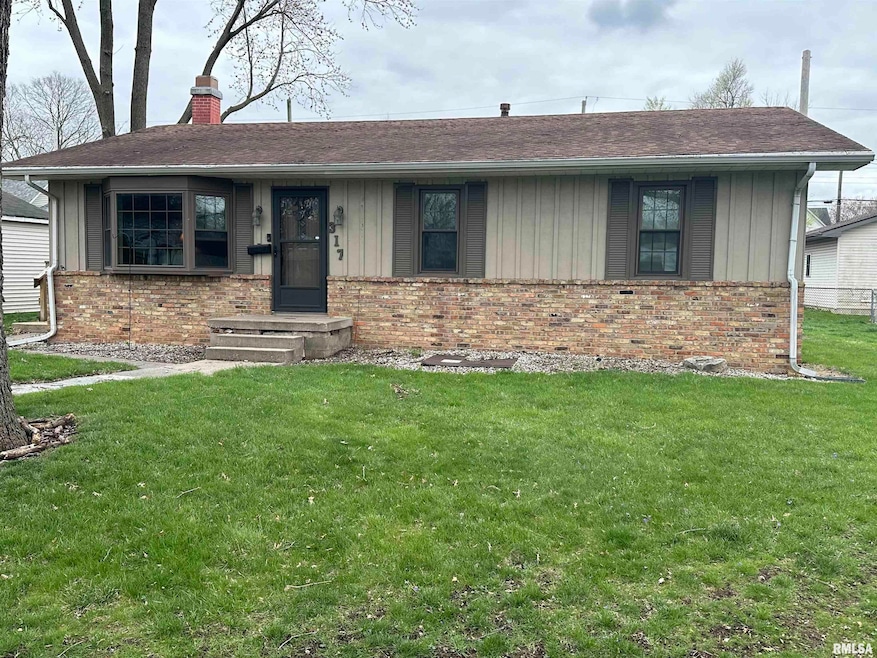 317 4th St, Lincoln, IL 62656 - photo 1