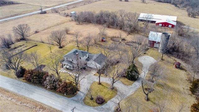 19810 S Hedge Ln, Spring Hill, KS 66083 - photo 1