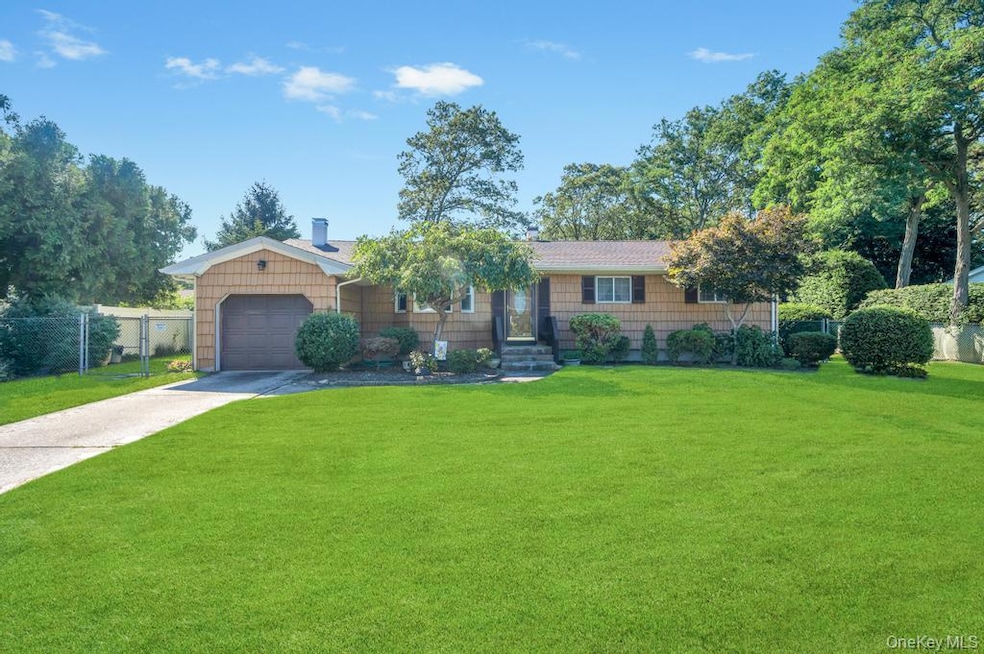 412 No Tree Rd, Centereach, NY 11720 - photo 1