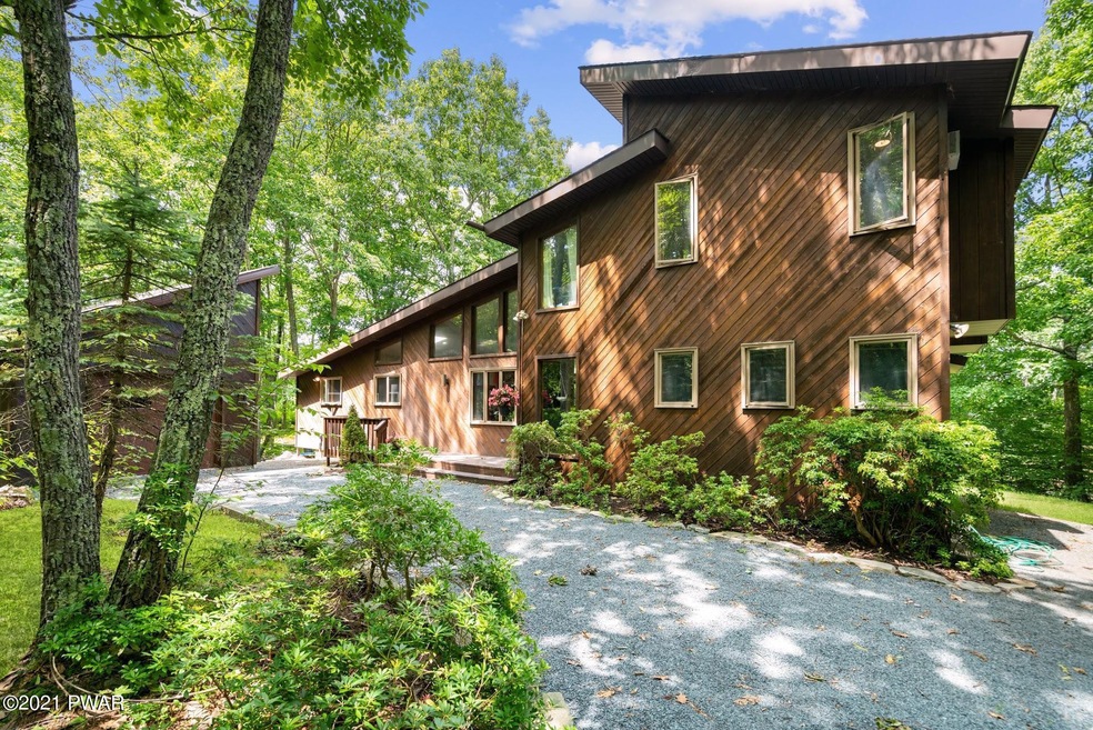 807 Overlook Ct, Lords Valley, PA 18428 - photo 1