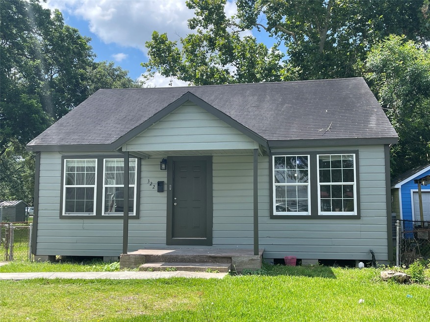 322 E Coombs St, Alvin, TX 77511 - photo 1