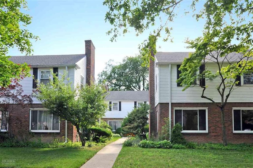 341 Rivard Blvd, Grosse Pointe, MI 48230 - photo 1