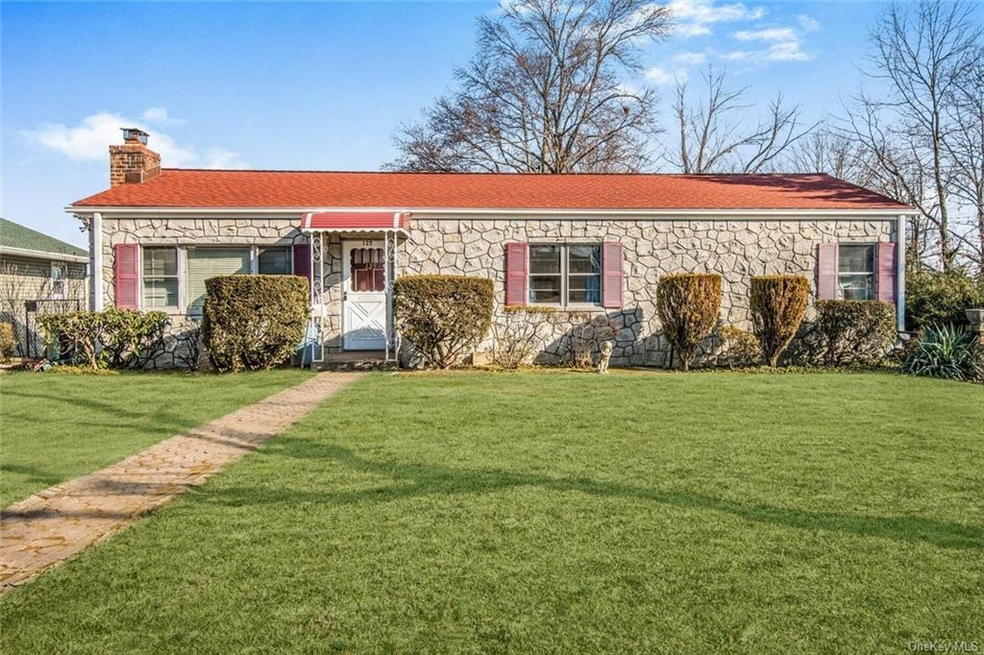 125 Kingsley Dr, Yonkers, NY 10710 - photo 1