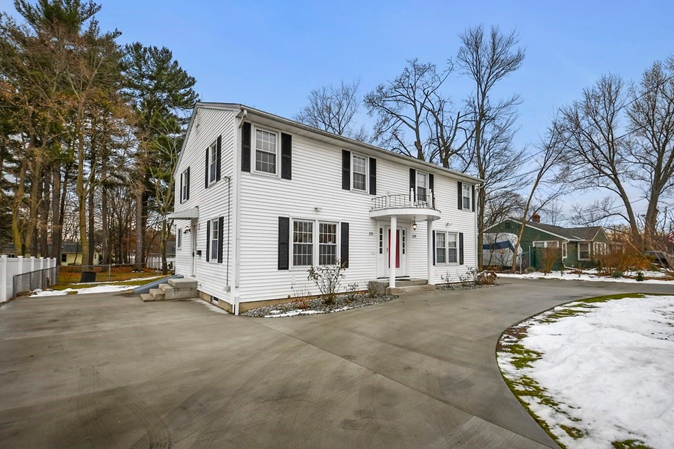 206 Kinsley St unit 206, Nashua, NH 03060 - photo 1