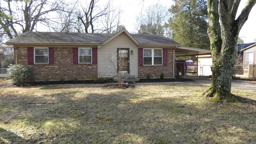 8229 Roseborough Rd, Louisville, KY 40228 - photo 1