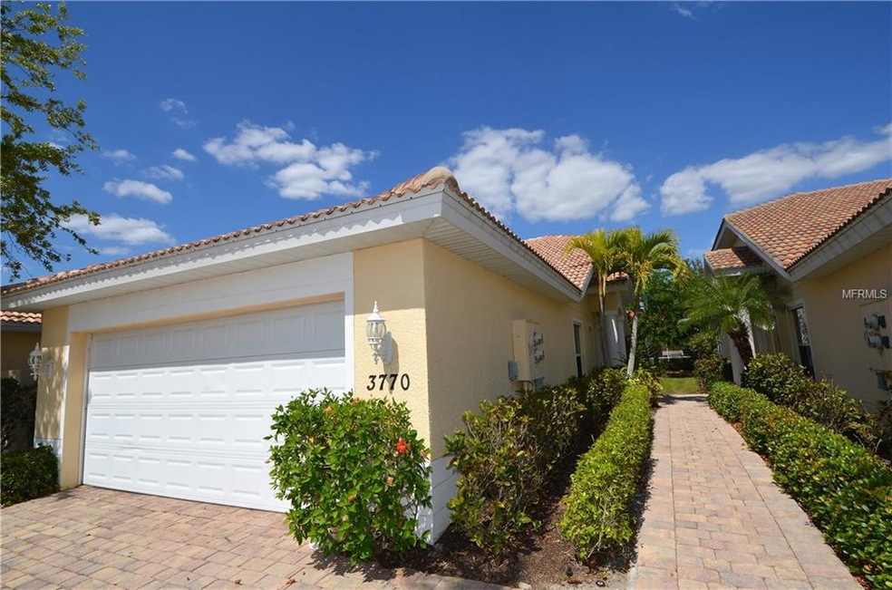 BURNT STORE ISLES! 2 BD+DEN/2 BA/2-CG VILLA WITH P
