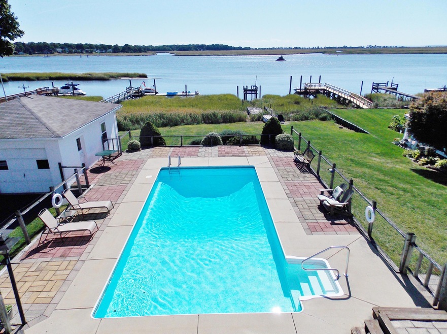 320 Housatonic Ave, Stratford, CT 06615 - photo 1