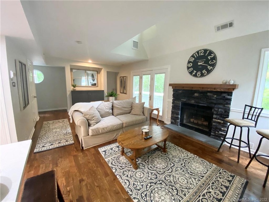 622 Old Pond Ln unit 622, Norwich, CT 06360 - photo 1