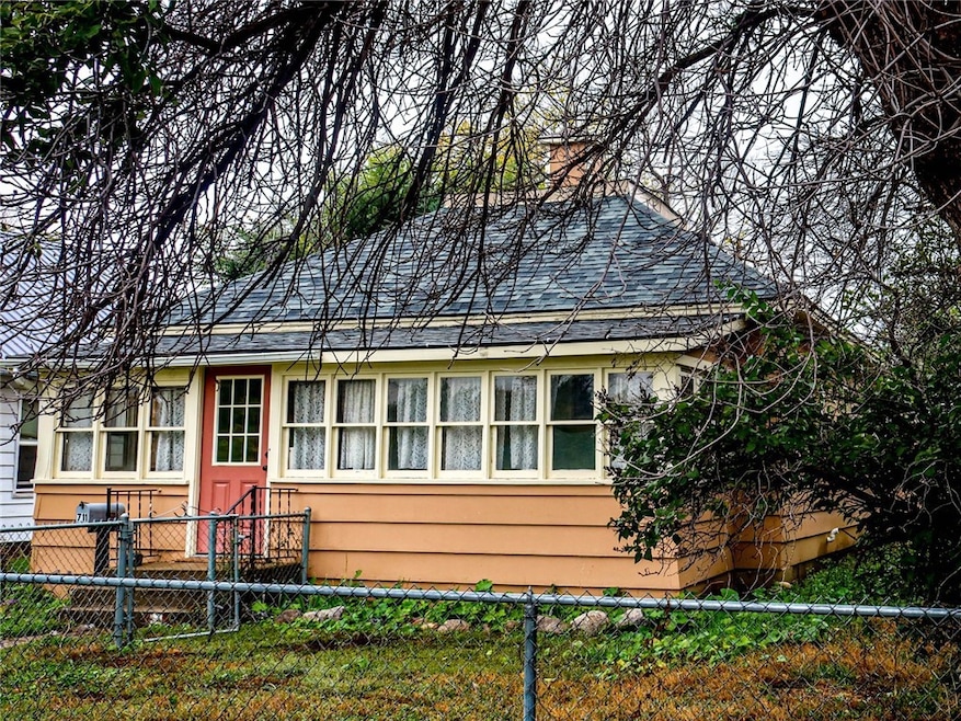 711 1st St W, Roundup, MT 59072 - photo 1