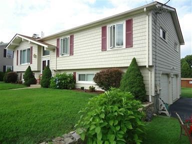 21 Oakhurst Dr, Greenville, RI 02828 - photo 1