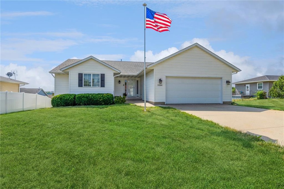 2330 31st St SW, Cedar Rapids, IA 52404 - photo 1