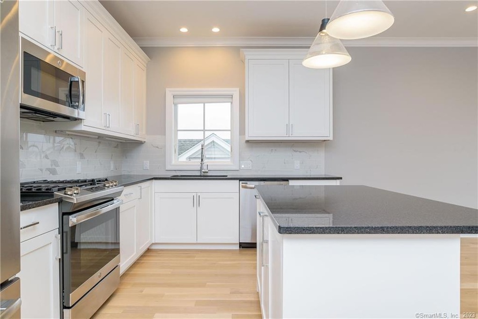 23 Sherman St unit 302, Fairfield, CT 06824 - photo 1