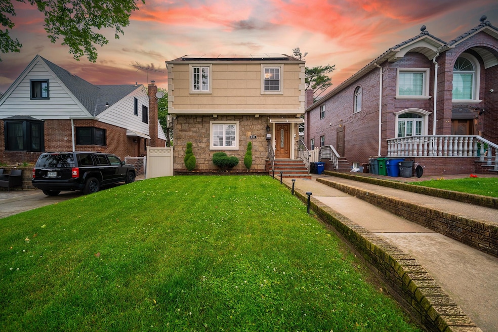 67 182nd St, Fresh Meadows, NY 11366 - photo 1