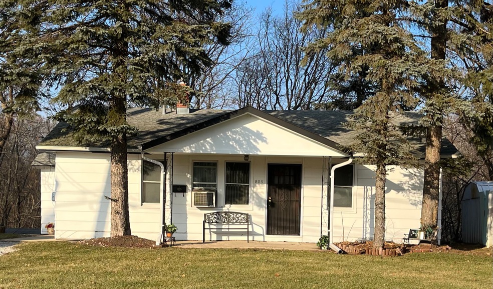 808 W Clayton St, Waukegan, IL 60085 - photo 1