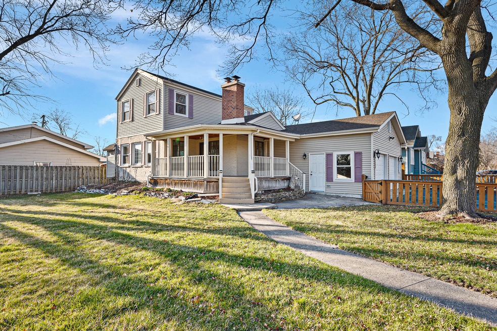 300 N Highview Ave, Elmhurst, IL 60126 - photo 1