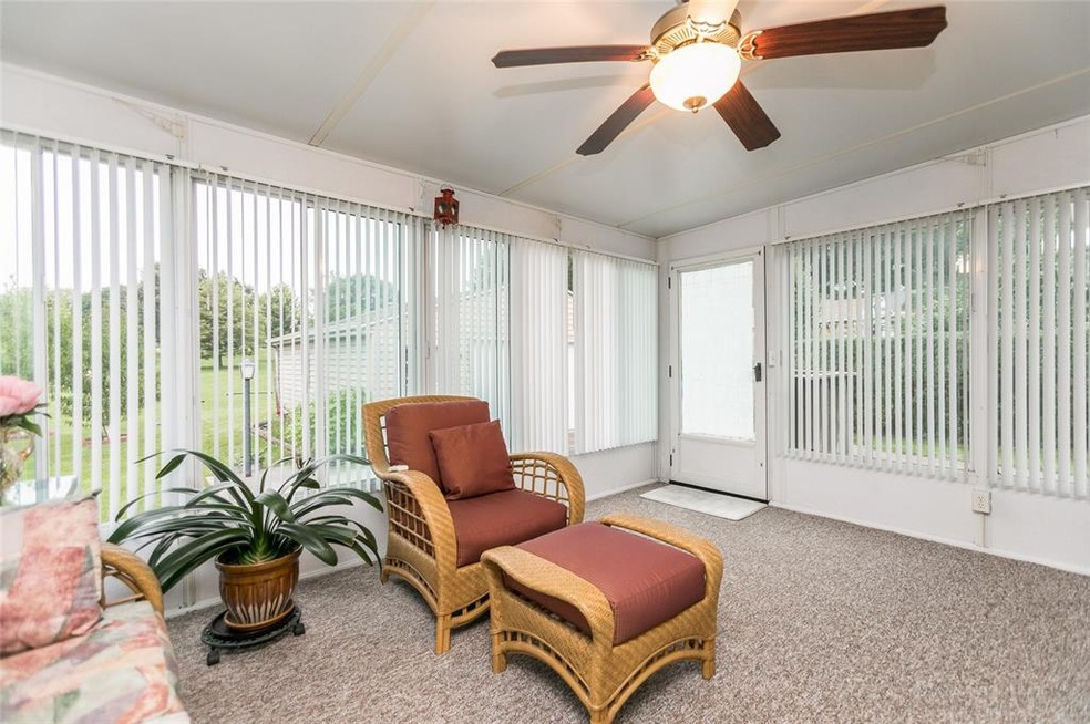 Who doesn't love a fabulous three season's room?