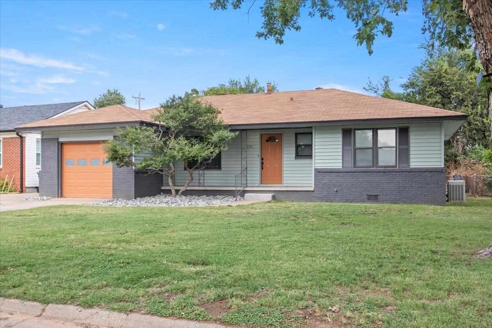 1110 E 6th St, Cushing, OK 74023 - photo 1