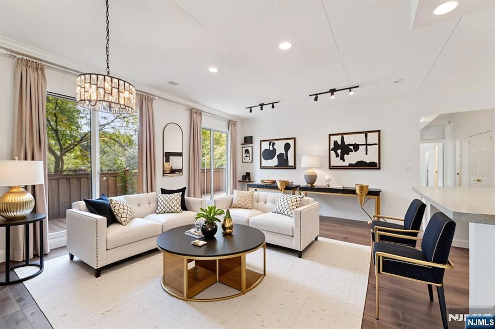 Admiral's Walk unit TH9, Edgewater, NJ 07020 - photo 1