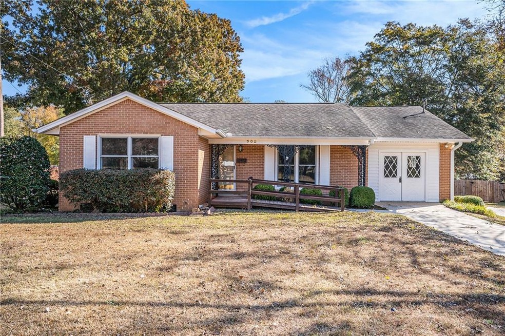 308 Moye St, Barnesville, GA 30204 - photo 1