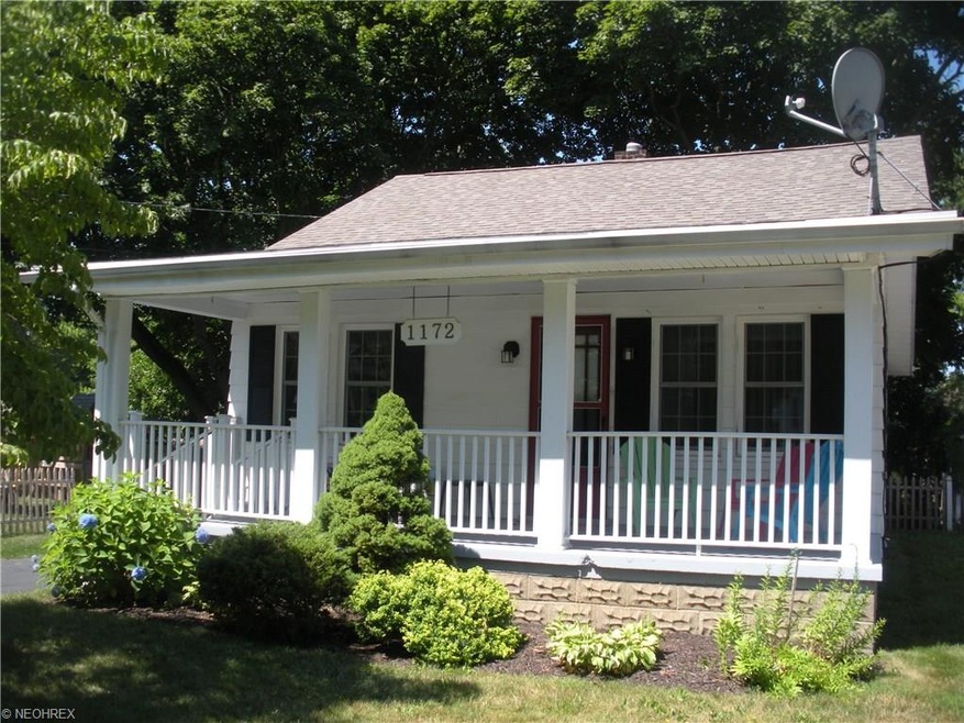 Spacious front porch!