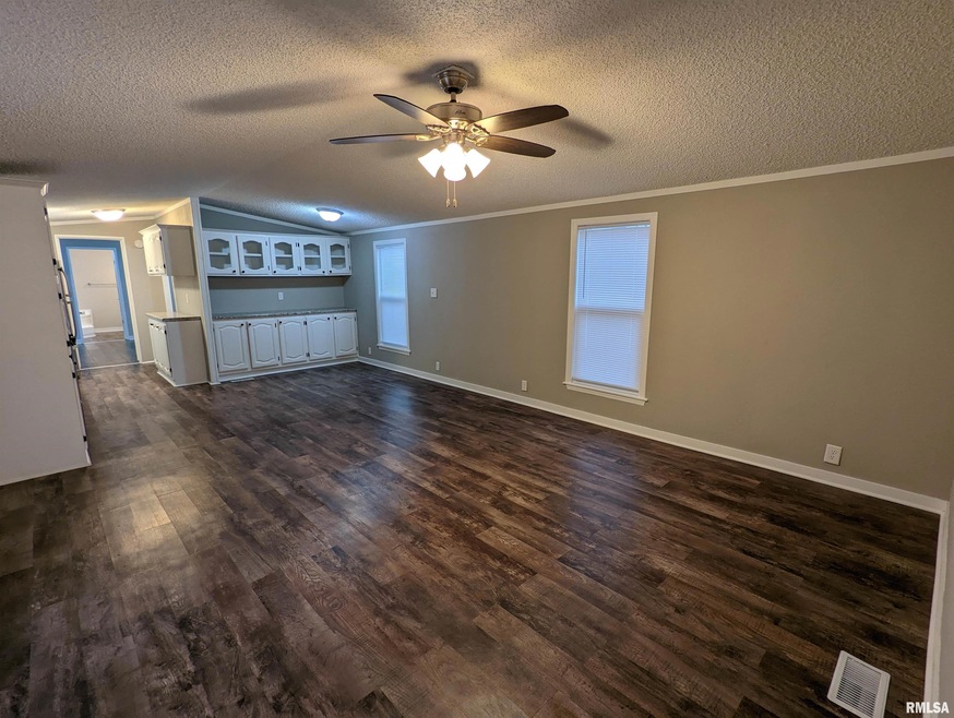 5112 N Fairmount St unit 150, Davenport, IA 52806 - photo 1