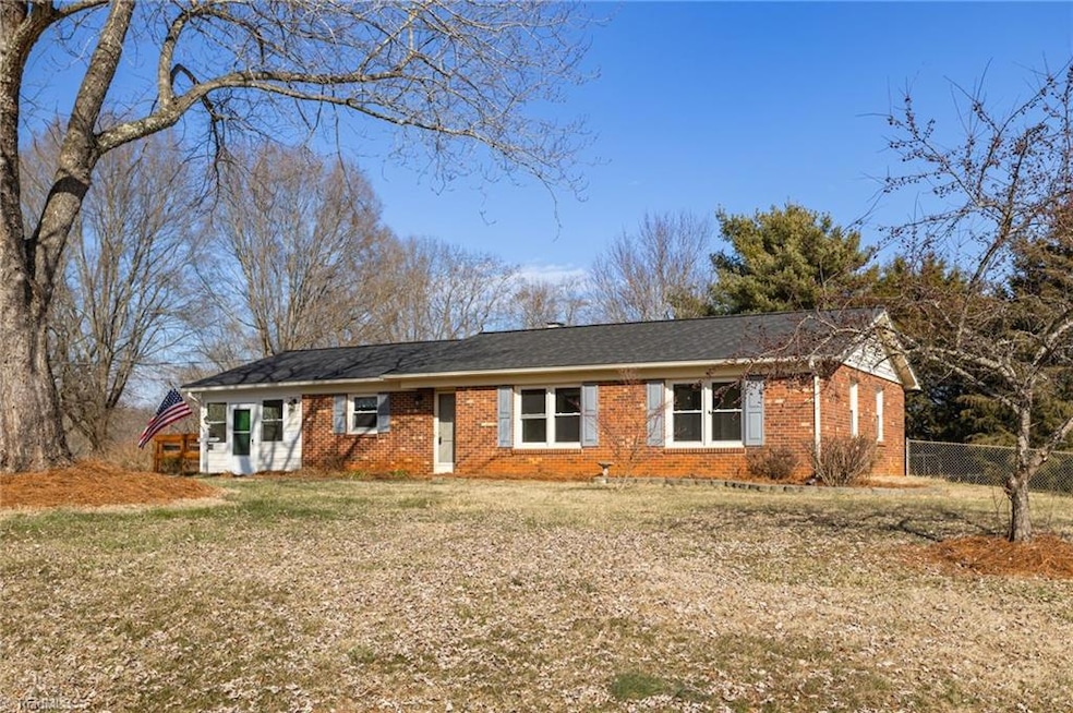 101 Kingstree Rd, King, NC 27021 - photo 1