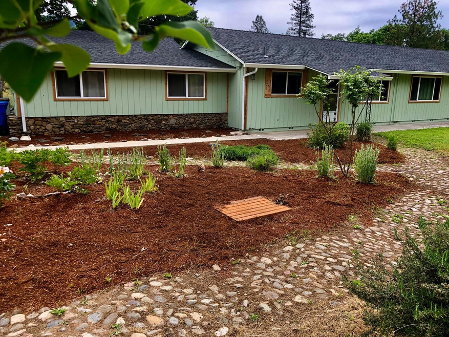 2074 Pine Grove outside3