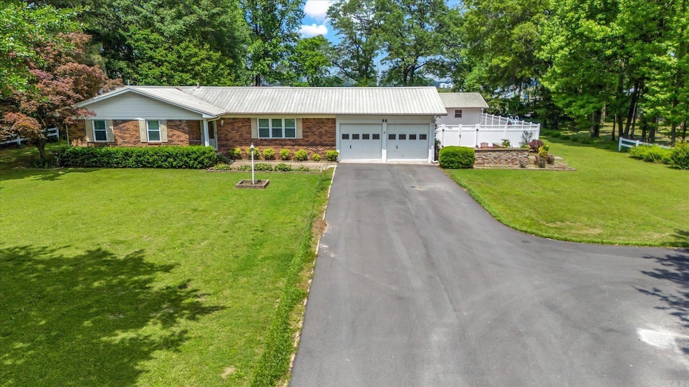 Pending $299,900 • Co-Listing Agent