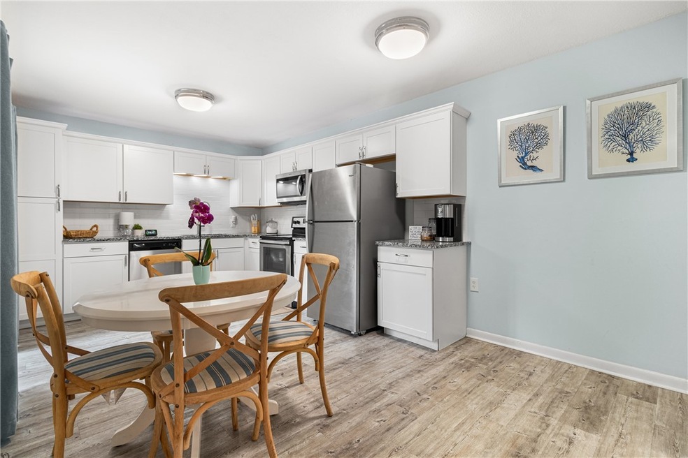 WOW beautifully updated kitchen with ss appliances
