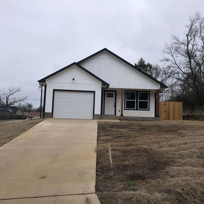 700 W Parnell St, Denison, TX 75020 - photo 1