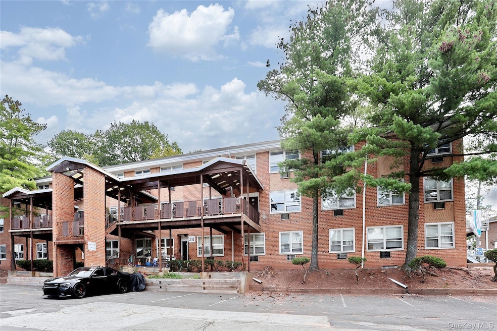 219 Kearsing Pkwy unit A, Monsey, NY 10952 - photo 1