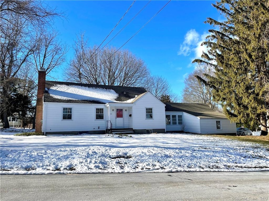 Welcome home to 33 Calhoun Avenue.